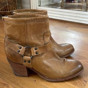 Frye James’s bootie cognac size 9